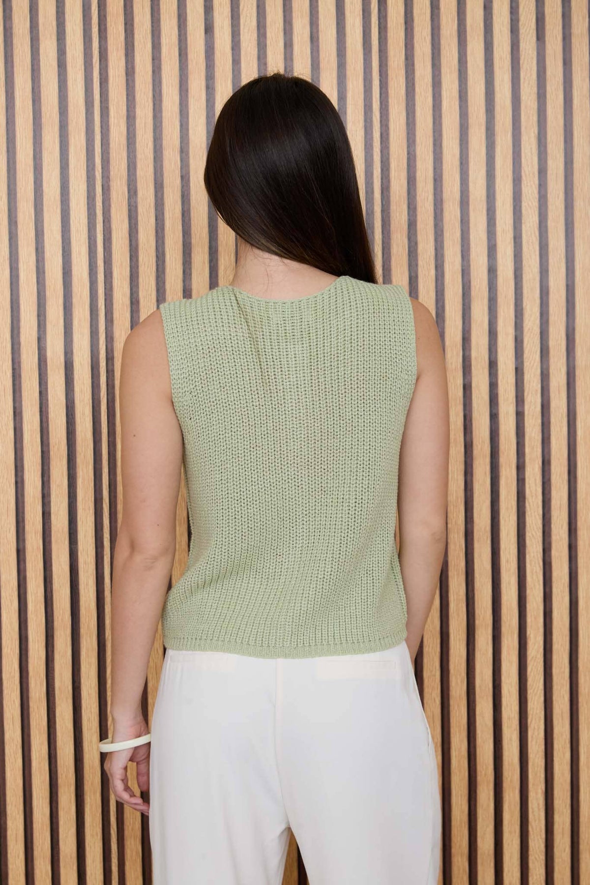 ROUND NECK SLEEVELESS KNIT BUTTON DOWN CARDIGAN